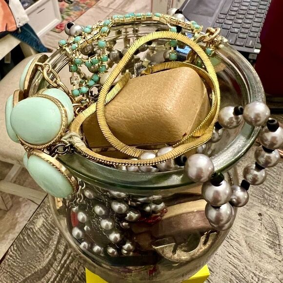 ⚜️ 2-3 LB Closet Special! High-End Luxe Jewelry Lot – Wearable & Repair Glam 🌹 - Picture 7 of 10